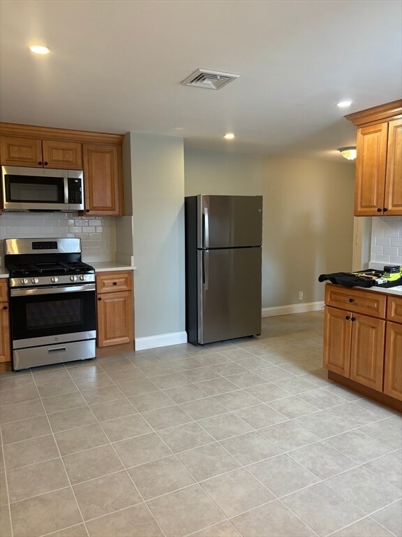 Building Photo - 63 Callender St