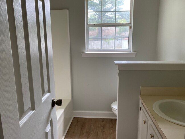 Building Photo - 466 West Dr