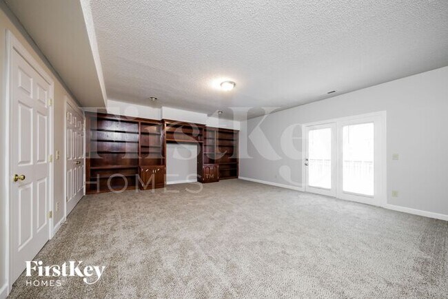Building Photo - 914 Flicker Ln