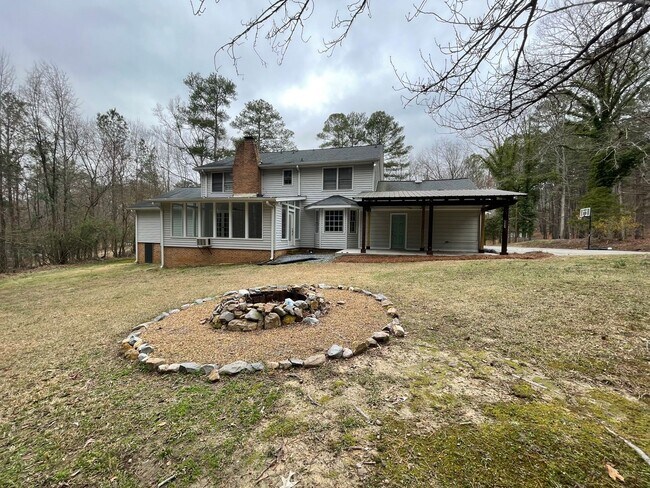 Building Photo - Executive Rental in Horseleg Creek- $3,295