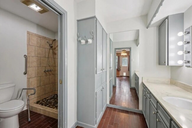 Building Photo - 5710 Glasgow Ln