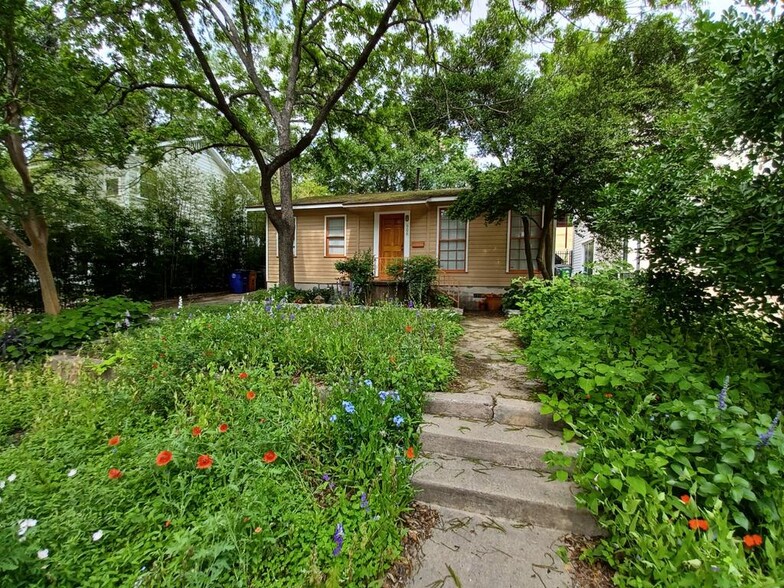 Building Photo - 608 Pressler St