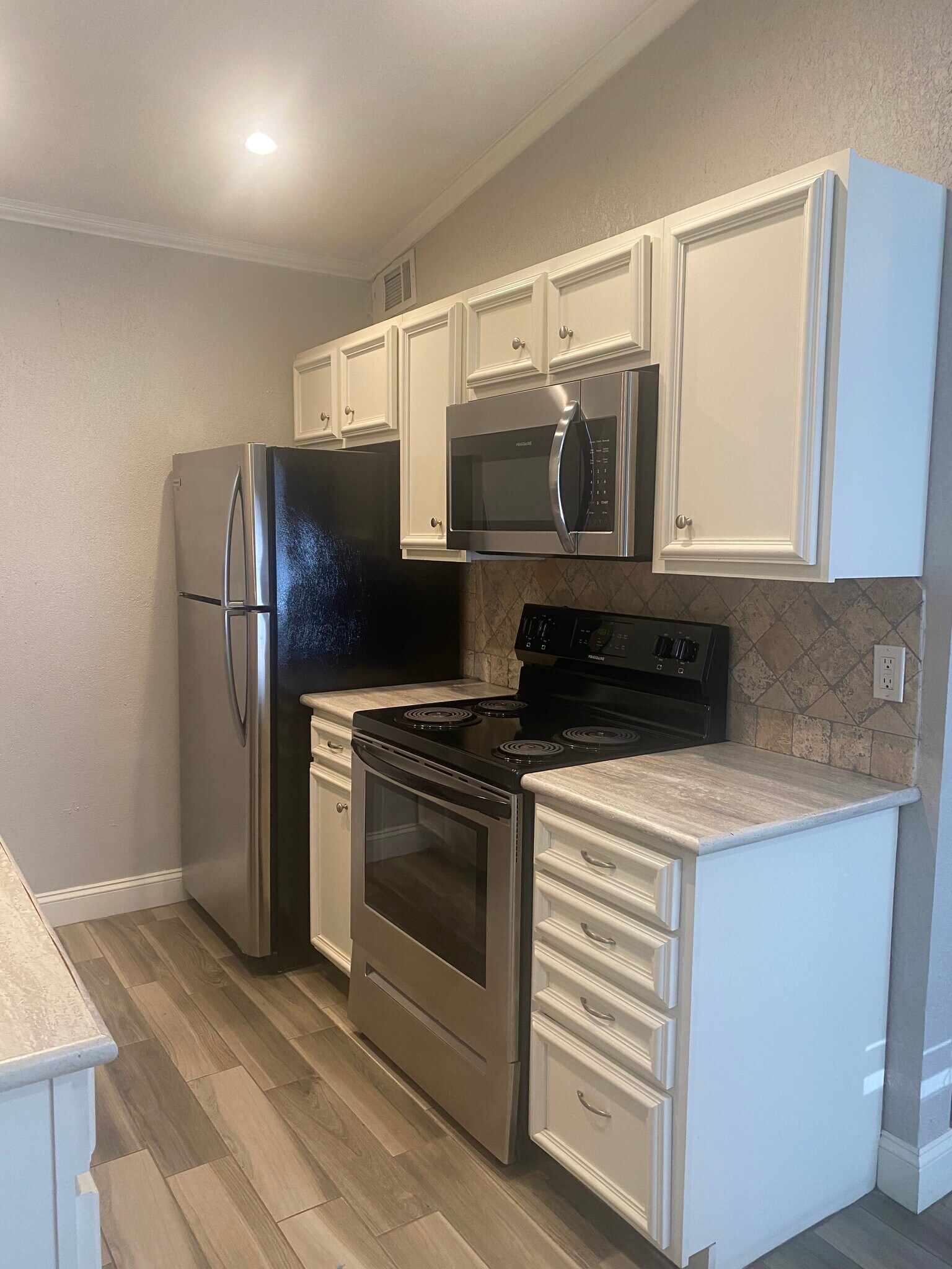 Building Photo - 828 Hardy Springs Cir