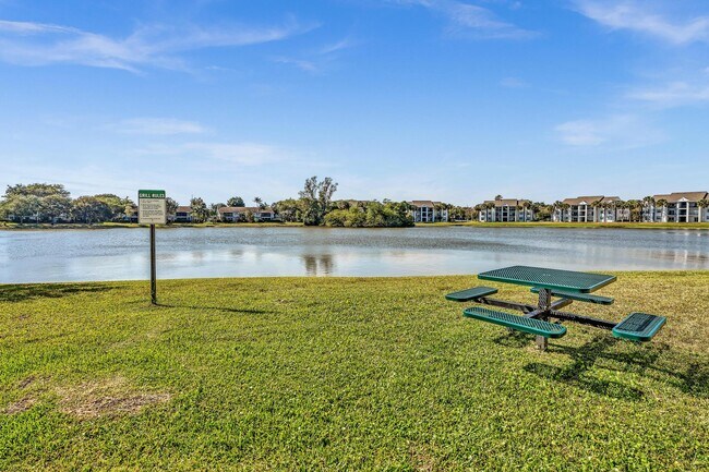 Building Photo - 2851 N Oakland Forest Dr