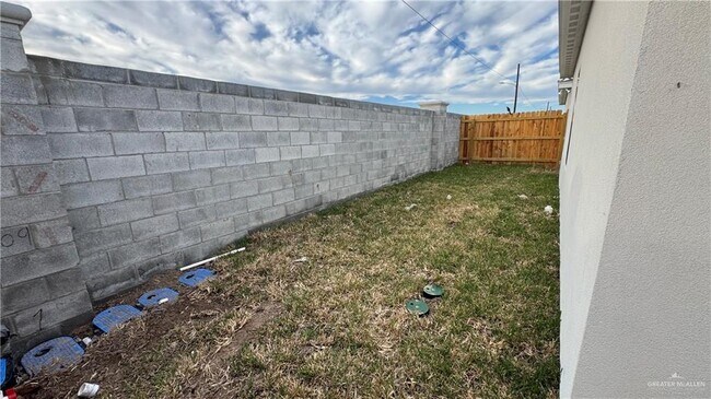 Building Photo - 19 N 43rd St