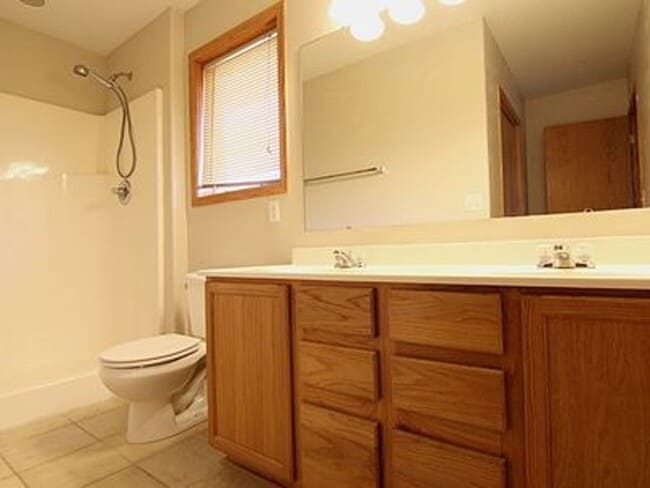 Building Photo - Great NE location -  4 bedroom 2.5 bath with attached 2 stall garage. Close to shopping & restaur...