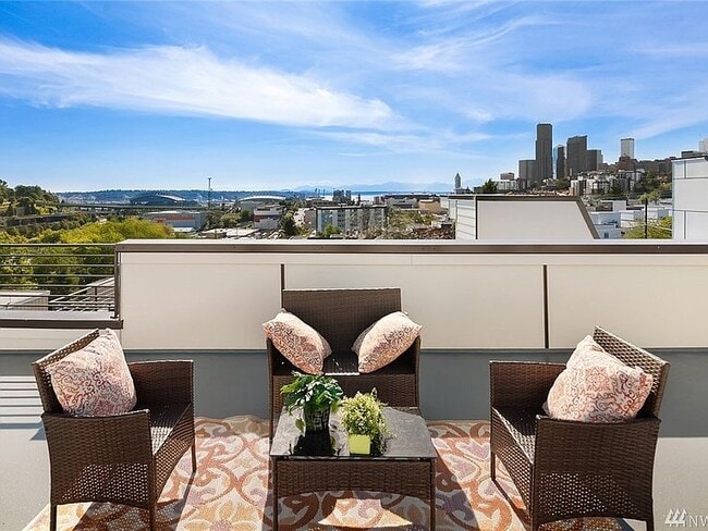 Building Photo - 1631 S King St