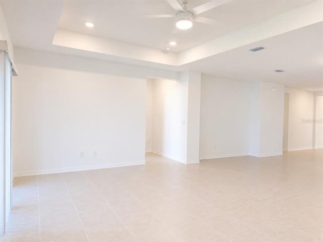 Building Photo - 9706 Last Lgt Gln