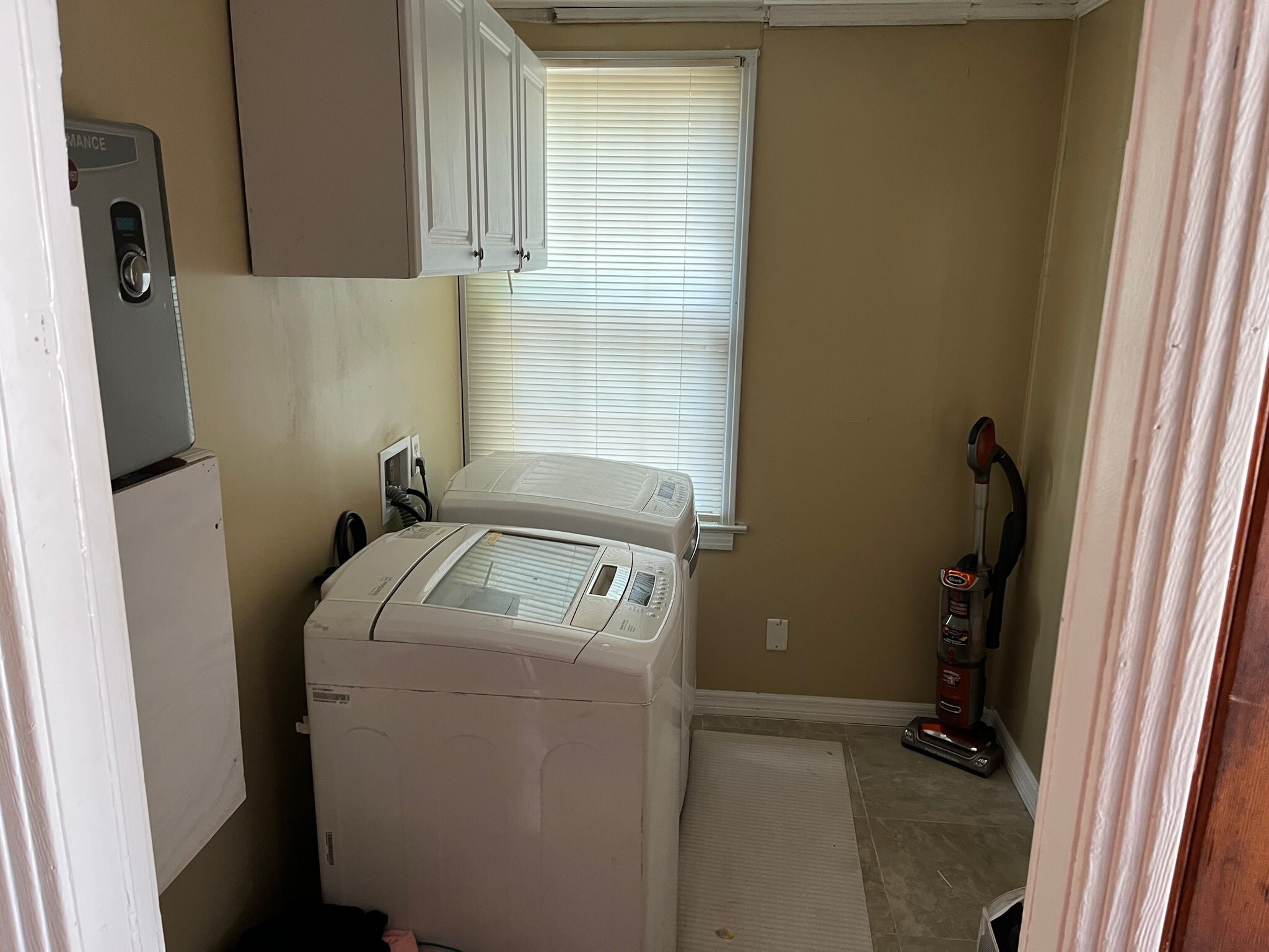 Building Photo - 1045 Ontario St