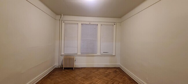 Building Photo - 29 Roosevelt Ave