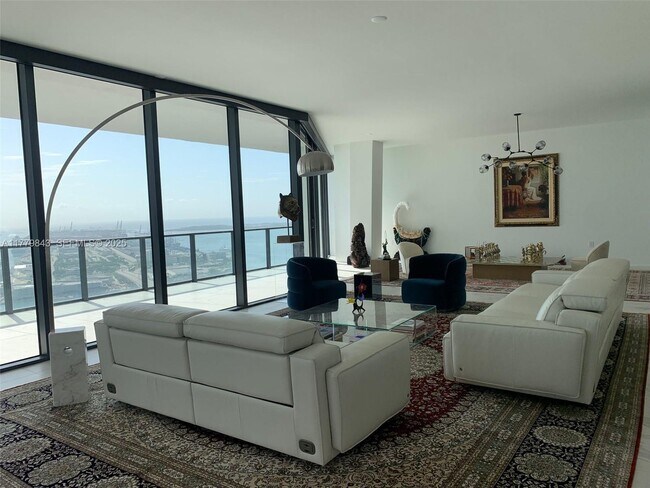 Building Photo - 1000 Biscayne Blvd