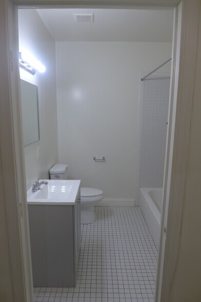 Building Photo - 326 Park Ave