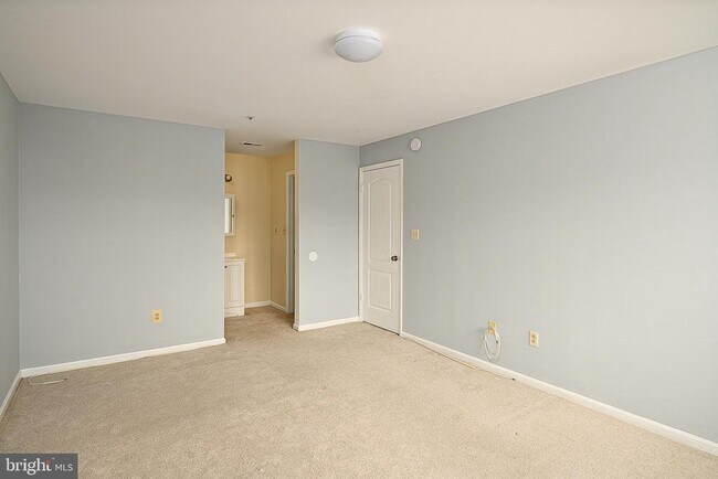 Building Photo - 8360 Montgomery Run Rd