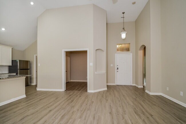 Building Photo - 1717 Nightingale Dr