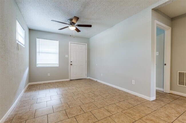 Building Photo - 4812 Cruse Rd