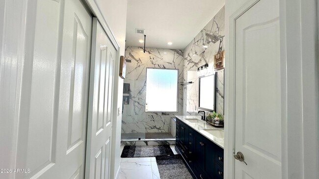 Building Photo - 3927 S Hollyhock Pl