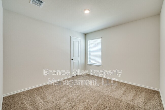 Building Photo - 3924 Jade Dr