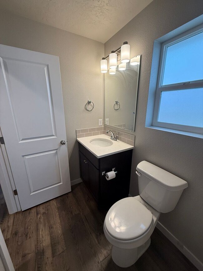 Building Photo - 10336 Rockaway Ridge St