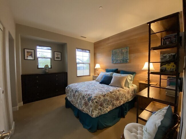 Building Photo - 3BD Home with Amazing Panoramic Ocean Views!