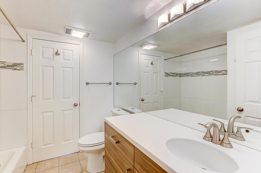 Building Photo - 2 Acoma St