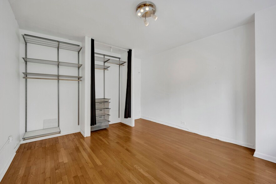 Building Photo - 129 E Bellevue Pl