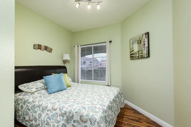 Building Photo - Fully furnished luxury 3br townhome with garage in gated Summerlin community