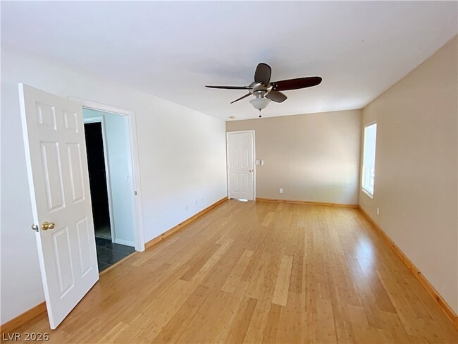 Building Photo - 6496 Robusta Ct