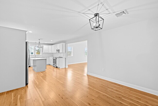 Building Photo - 145 Driftway