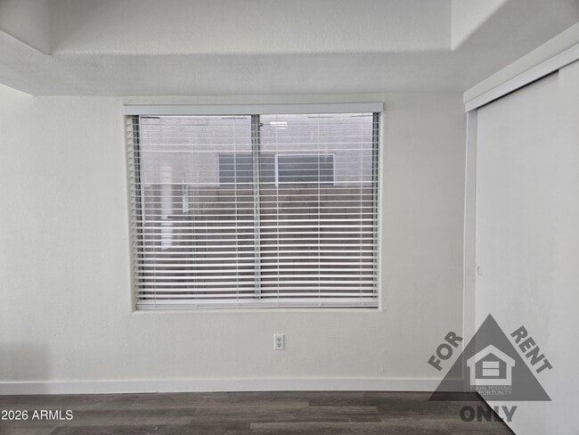 Building Photo - 4025 E Coolbrook Ave