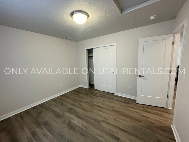 Building Photo - 802 E 1400 S