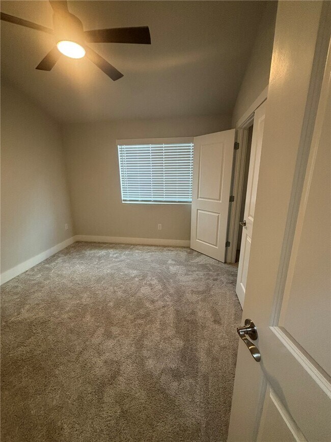 Building Photo - 471 Azurite Rd