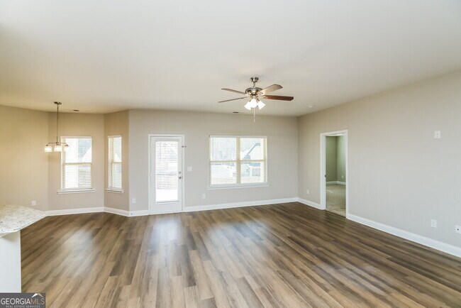 Building Photo - 250 Saddlechase Dr
