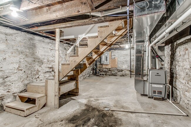 Building Photo - Beautiful Newly Renovated 3 Bedroom 2 Bath...