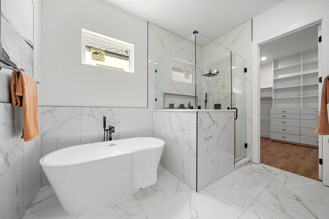 Building Photo - 406 E 33rd St