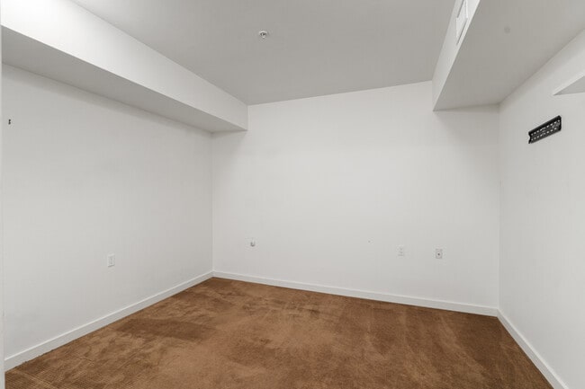 Building Photo - 355 W Waterside Dr