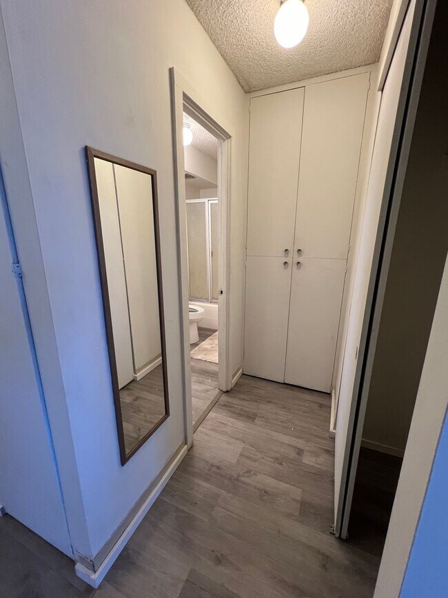 Building Photo - Charming Makiki Studio w/ Parking and in unit W/D $1600 AVAILABLE NOW