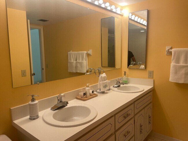 Building Photo - 799 Jeffery St