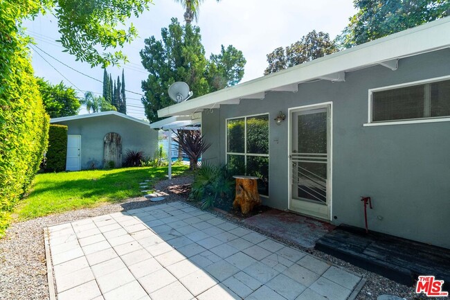 Building Photo - 5652 Fallbrook Ave