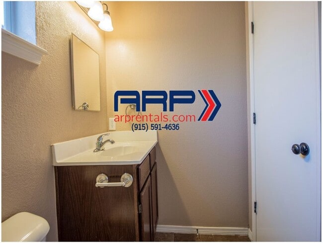 Building Photo - Beautiful Eastside Home