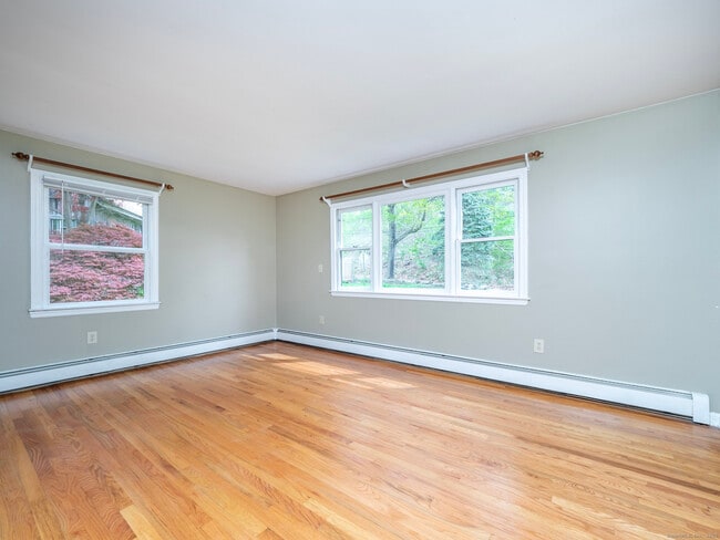 Building Photo - 21 Simpaug Turnpike