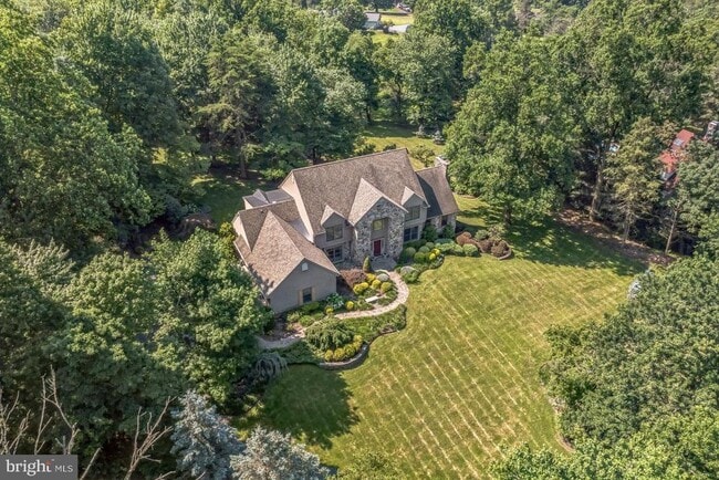 Building Photo - 1720 Honeysuckle Ln