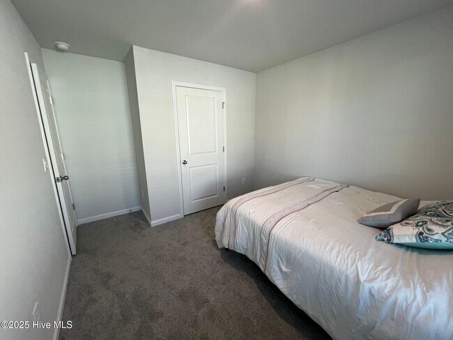 Building Photo - 115 Cleat Dr