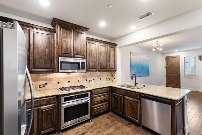 Building Photo - 4646 Rhett Ln