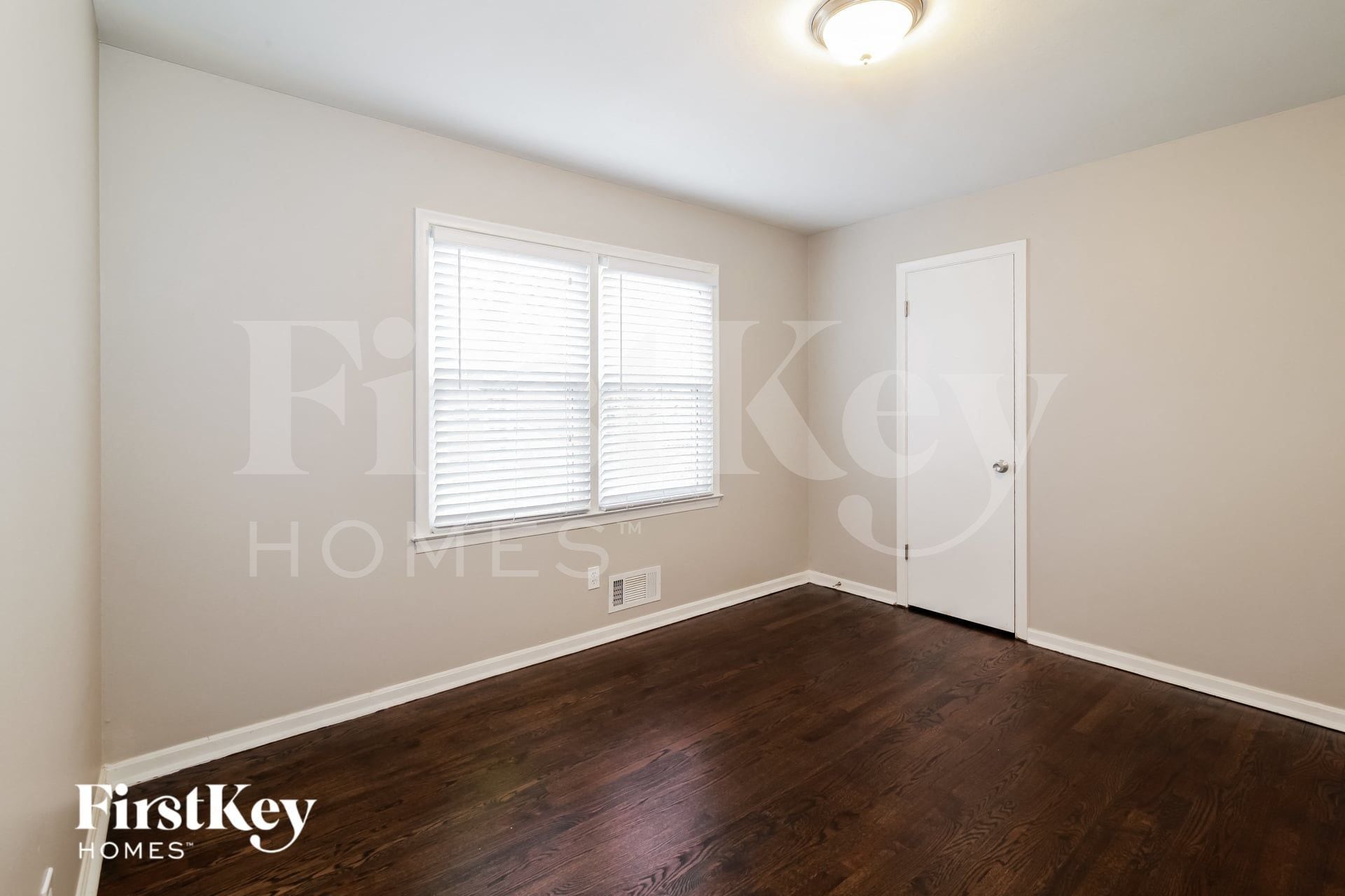 Building Photo - 9613 Beverly Dr
