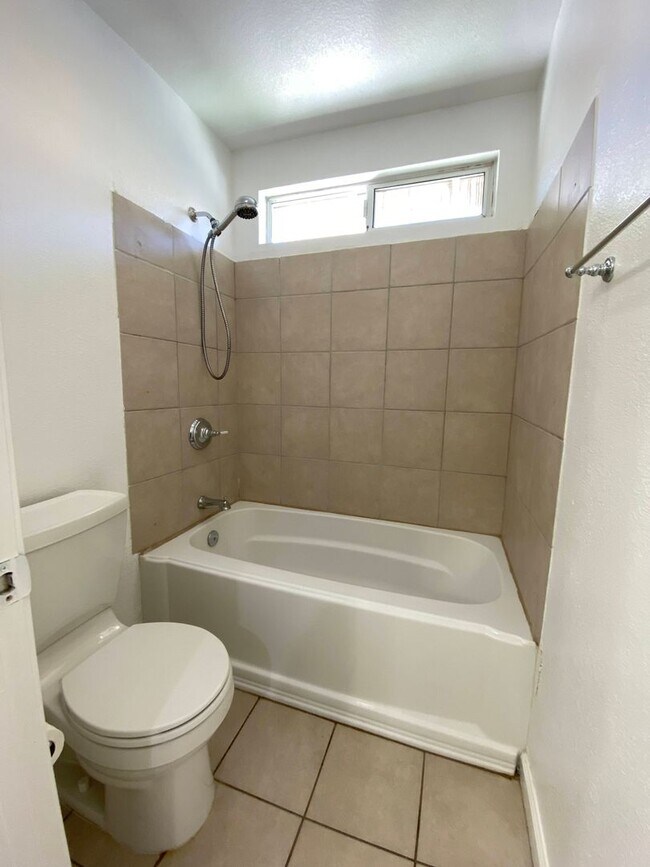 Building Photo - Two Story, Three Bedrooms, Two And A Half Bathrooms In Brookside