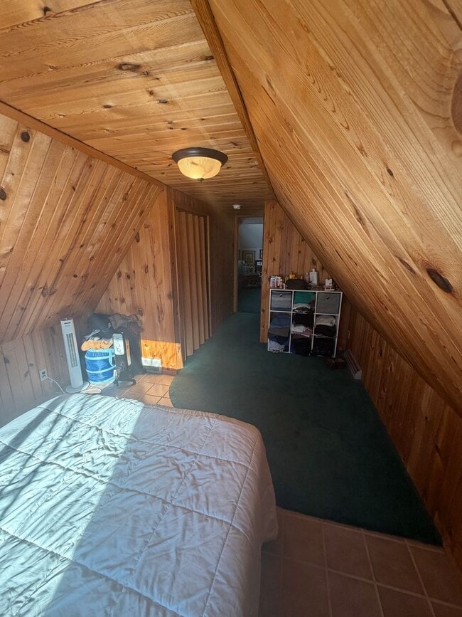 Building Photo - AVAILABLE JUNE -4 Bed, 2 Bath Home with Garage!