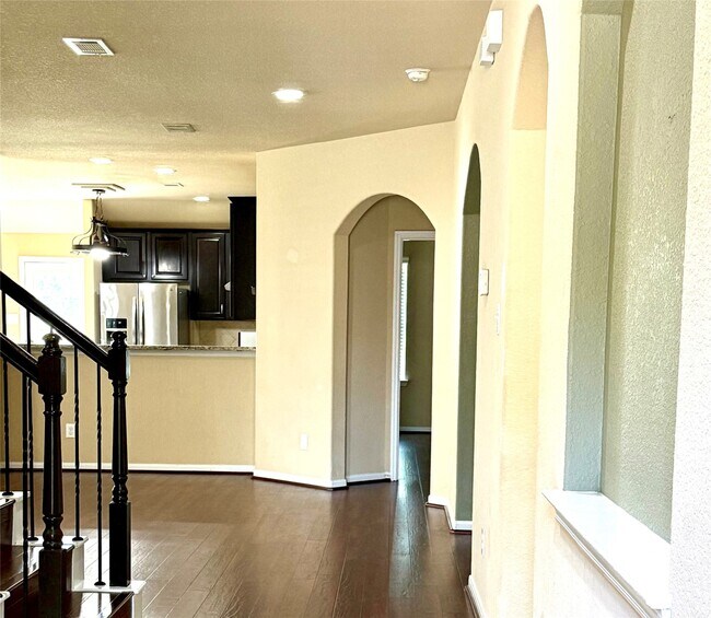 Building Photo - 6330 Bain Dr