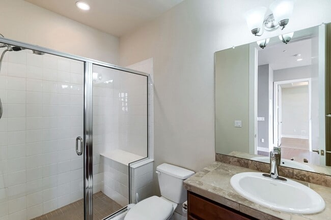 Building Photo - 1 MONTH FREE!!!!! 2bd/2ba Top Floor Condo in Congress Park - Available 8/7!