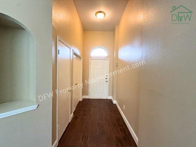 Building Photo - Charming Single-Story Home with Fireplace & Island Kitchen in Cedar Hill!