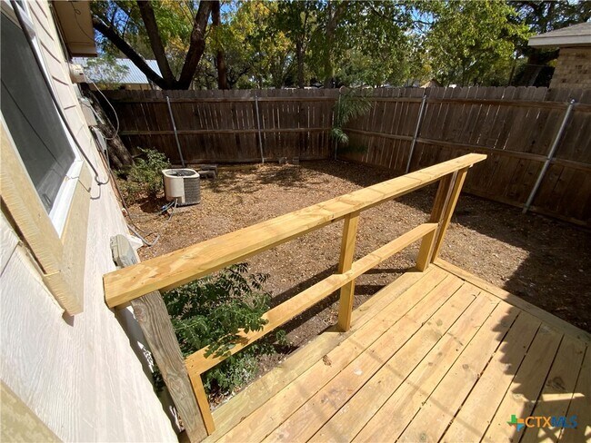 Building Photo - 911 N Penelope St